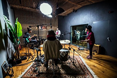 Veelbelovend talent Cero Ismael previewt 3e single in live studiosessie