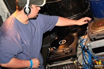 DJ Carnage: drijvende kracht achter duister ramwerk