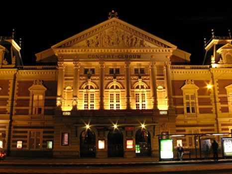 Technofeest in Concertgebouw afgebroken door beschadigd plafond